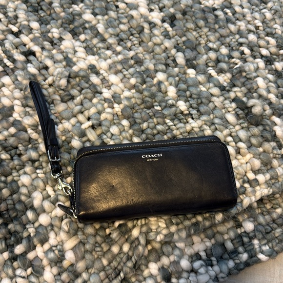 Coach Handbags - Coach Leather Wallet Wristlet